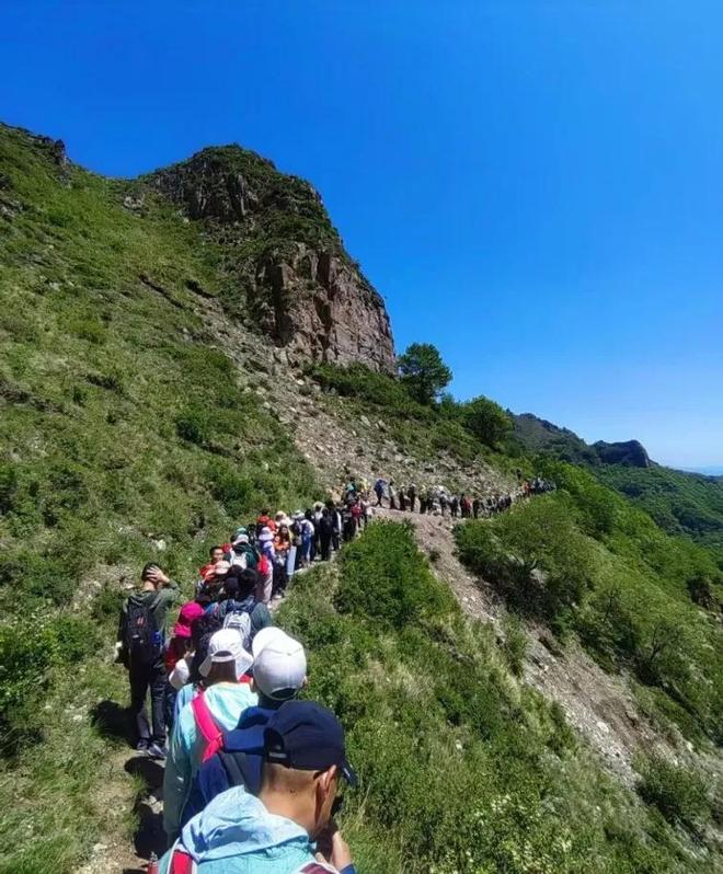件套被一双“臭鞋”抢了风头AG真人app中国中产三(图19)