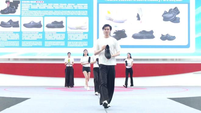 广交会！惠东女鞋2026新品引领新潮流ag真人平台第一游戏30款智能样鞋亮相(图3)